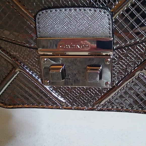 CALVIN KLEIN Saffiano Mini Crossbody with push lock closure - Picture 3 of 7